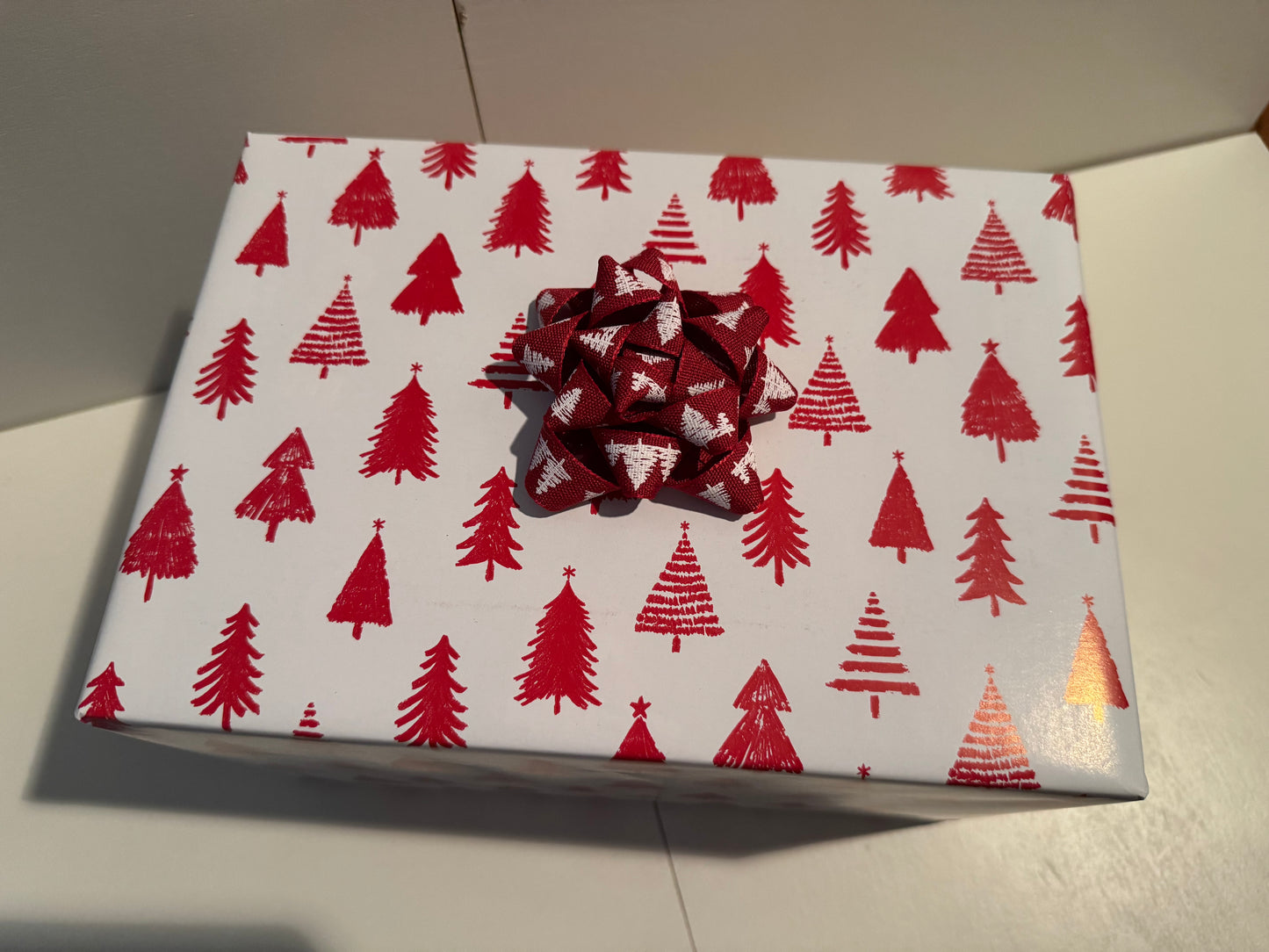 Holiday Gift Bow - Red and White Christmas Tree